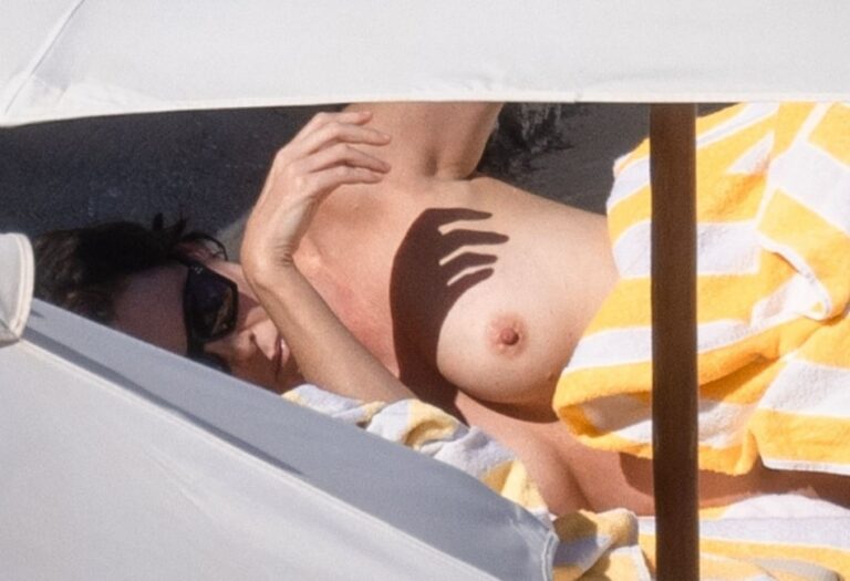 Charlize Theron en topless por descuido en Italia