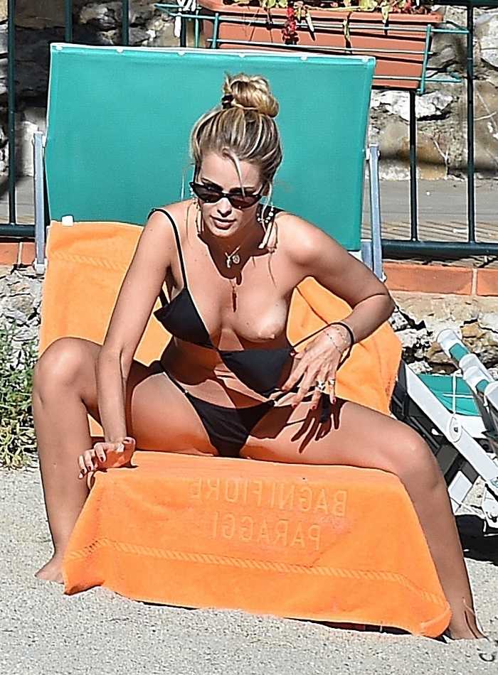 Yasmin Brunet y su gran descuido en bikini por Italia