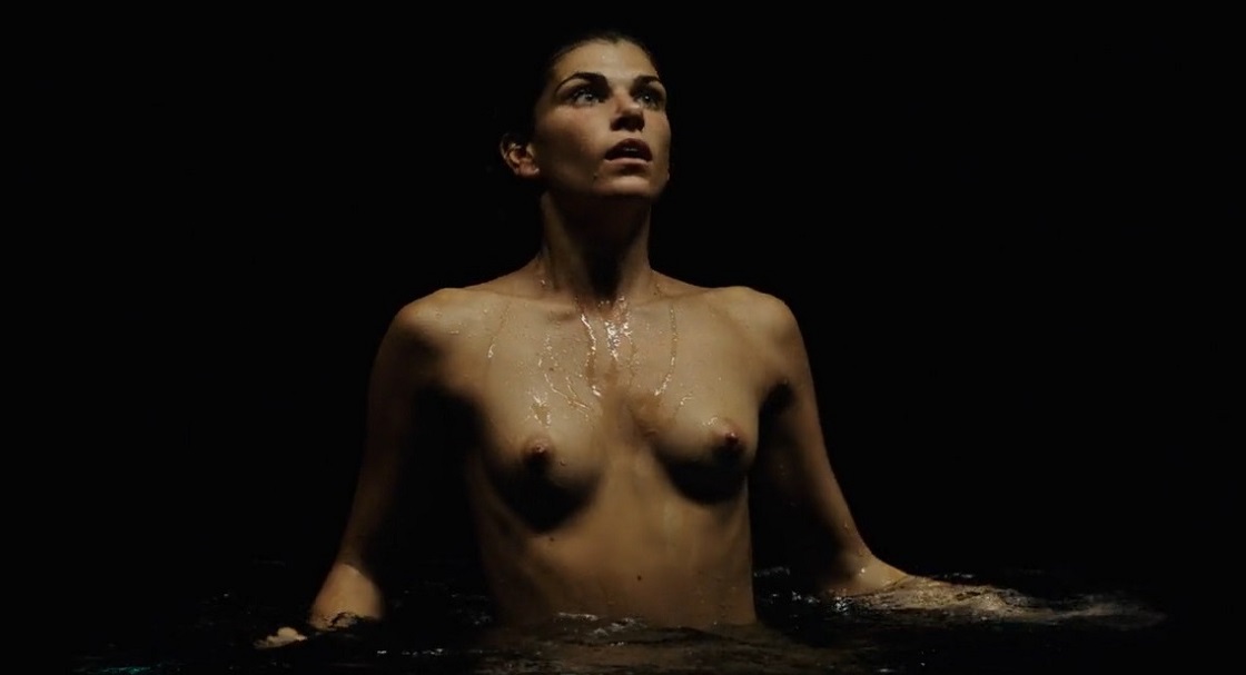 Ariadna Hafez desnuda en Casiopea (2019)