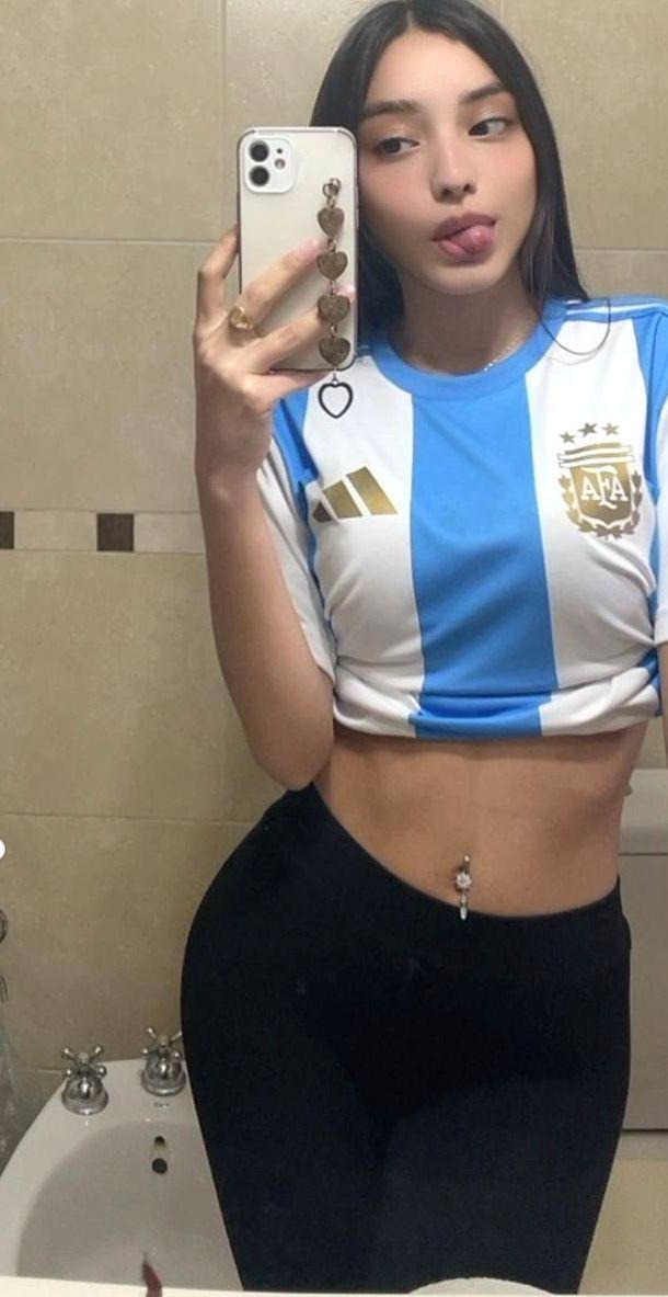 Jovencita de 18 años de hermosas tetas